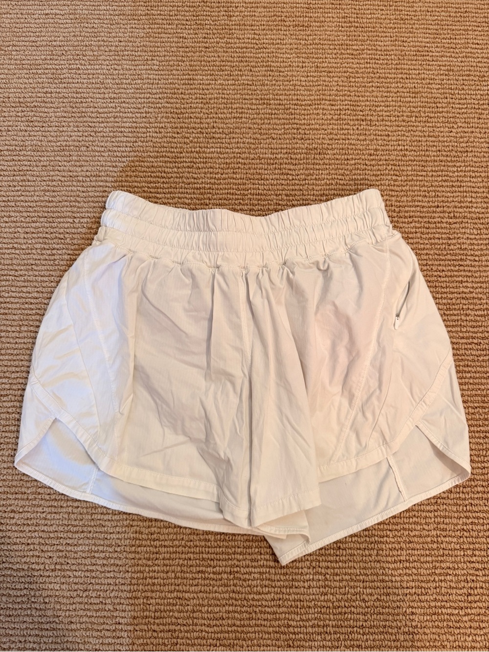lululemon white hotty hot shorts - 4 inch